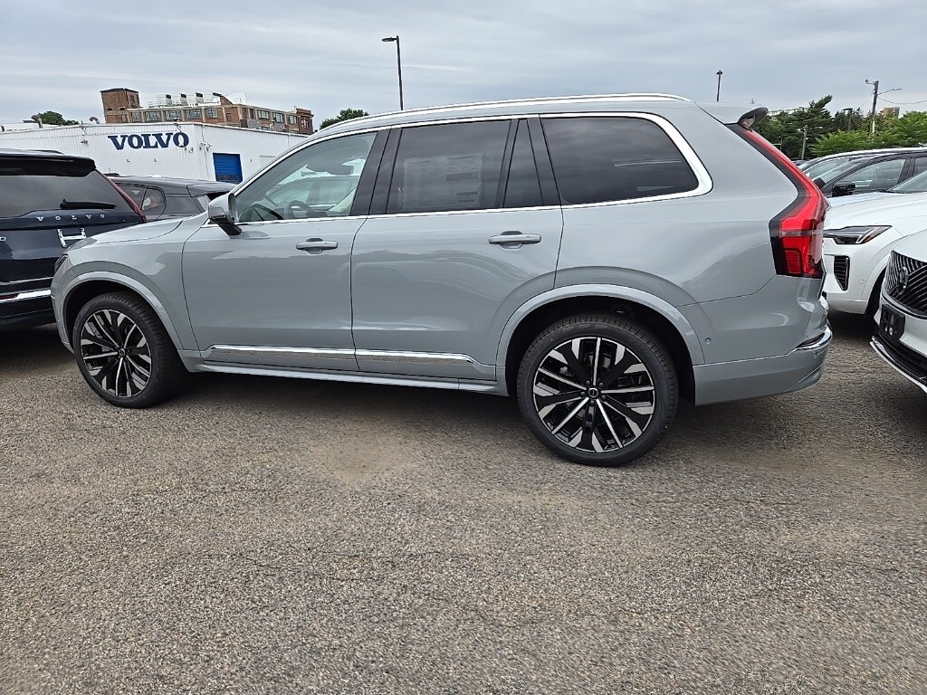 2026 Volvo XC90 Plus photo 3