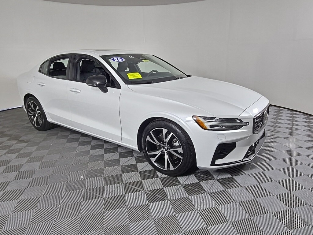 2025 Volvo S60 B5 Core photo 4