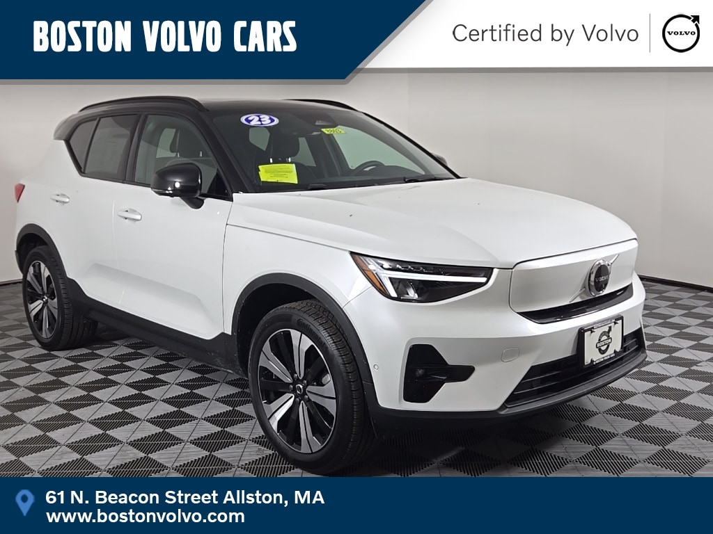 2023 Volvo XC40 Plus's photo