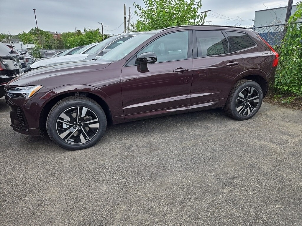 2026 Volvo XC60 B5 Core photo 3