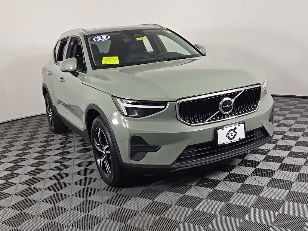 2023 Volvo XC40 Core photo 2