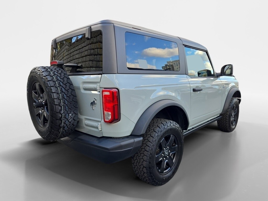 2024 Ford Bronco Black Diamond photo 3