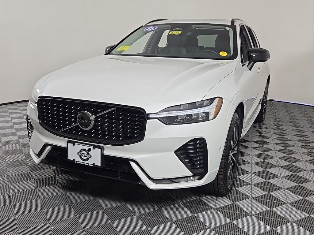 2025 Volvo XC60 B5 Plus photo 4