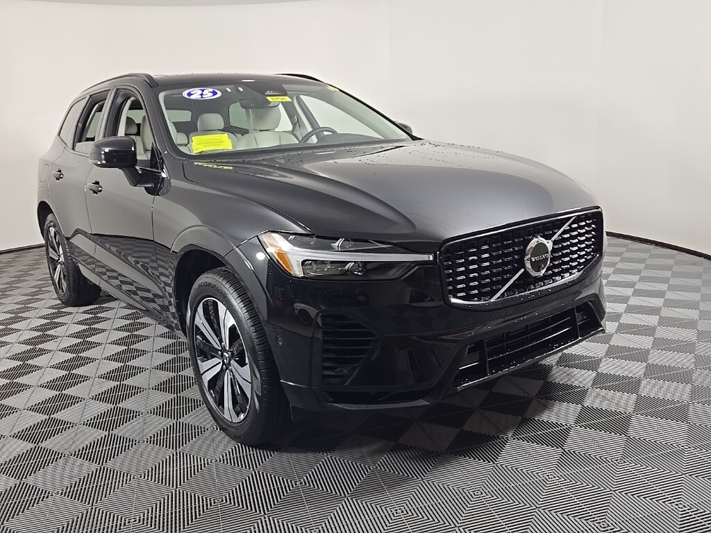 2025 Volvo XC60 Hybrid T8 Plus photo 2