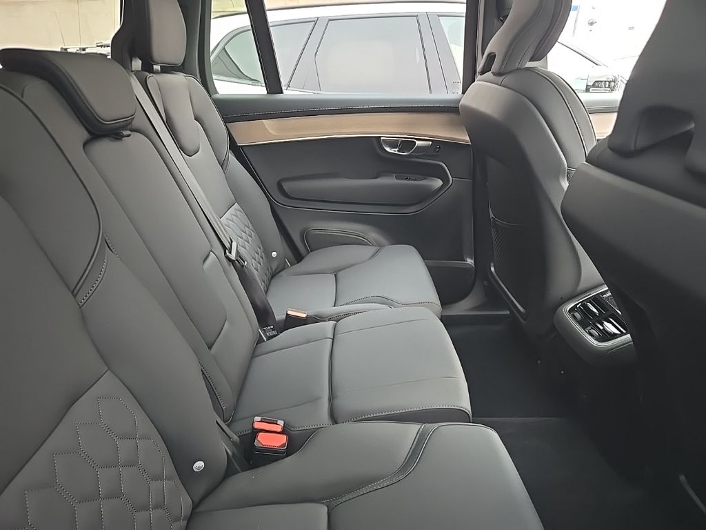 2026 Volvo XC90 Plus - Photo 6