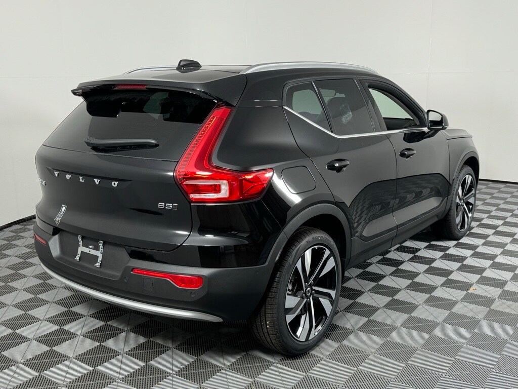 2025 Volvo XC40 Plus photo 4