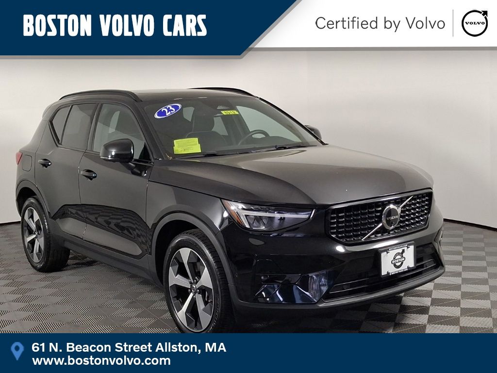 2025 Volvo XC40's photo