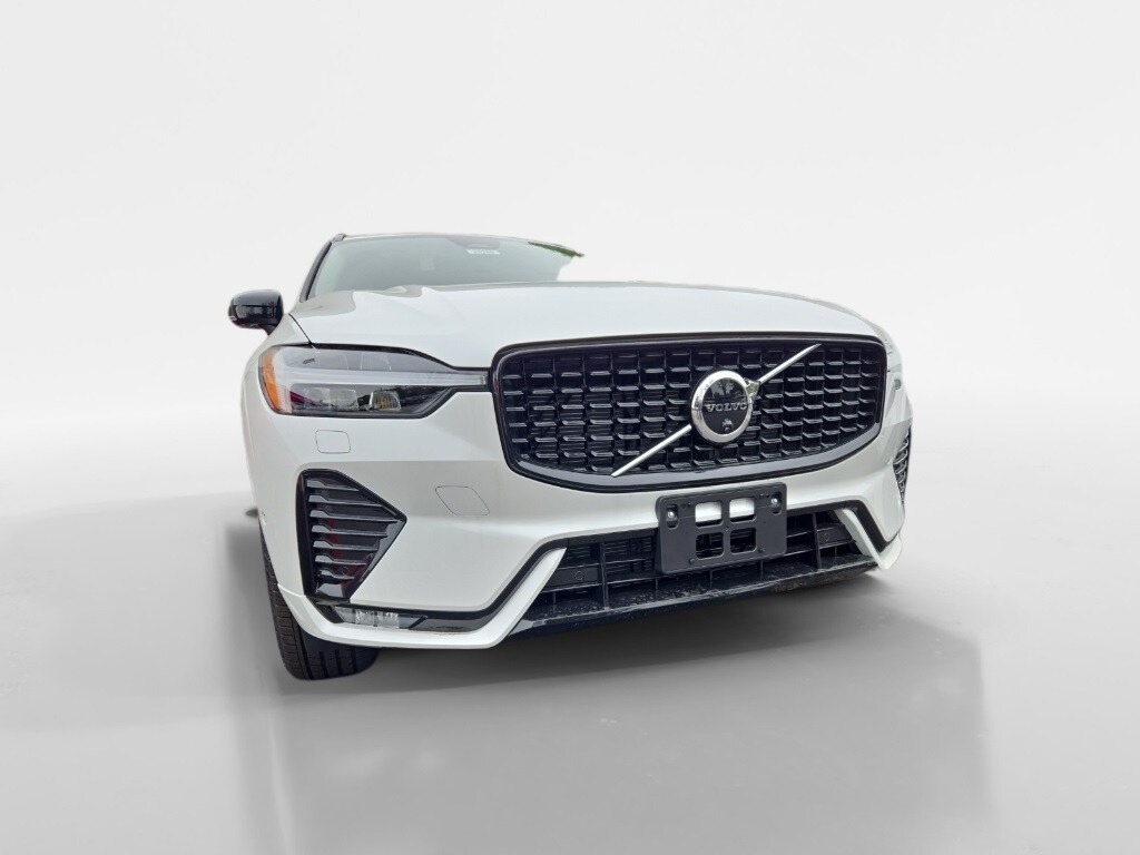 2025 Volvo XC60 B5 Plus photo 4