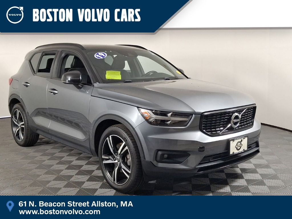 2019 Volvo XC40 T5 R-Design AWD's photo