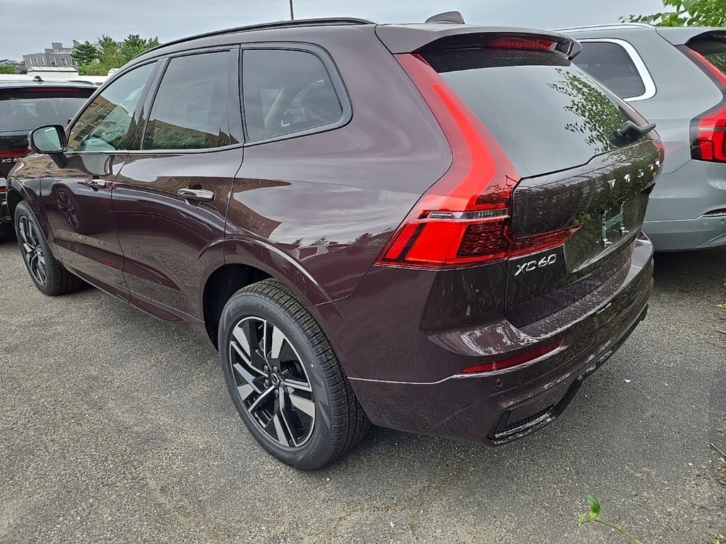 2026 Volvo XC60 B5 Core photo 4