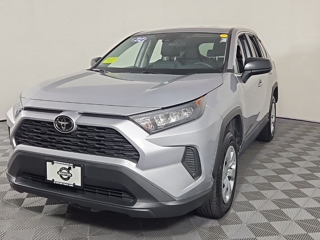 2022 Toyota RAV4 LE photo 4