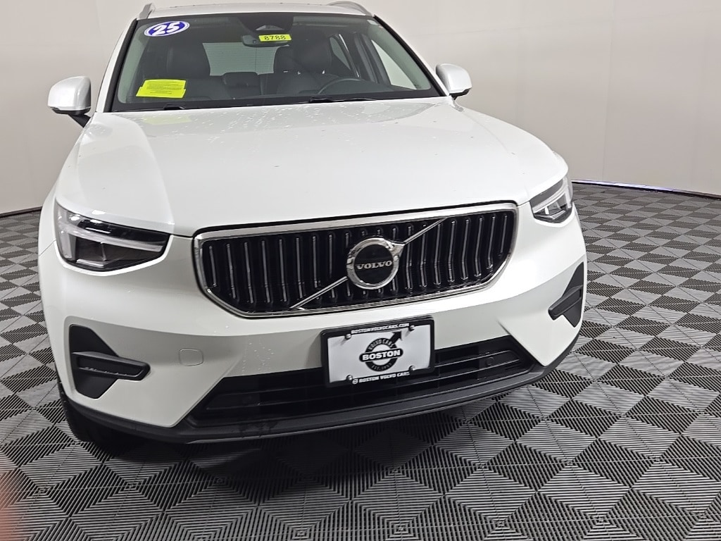 Certified 2025 Volvo XC40 B5 Core SUV