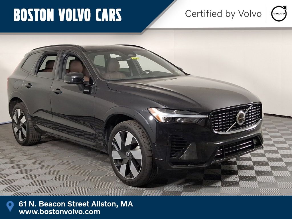 2024 Volvo XC60 T8 Plus Dark Theme AWD's photo