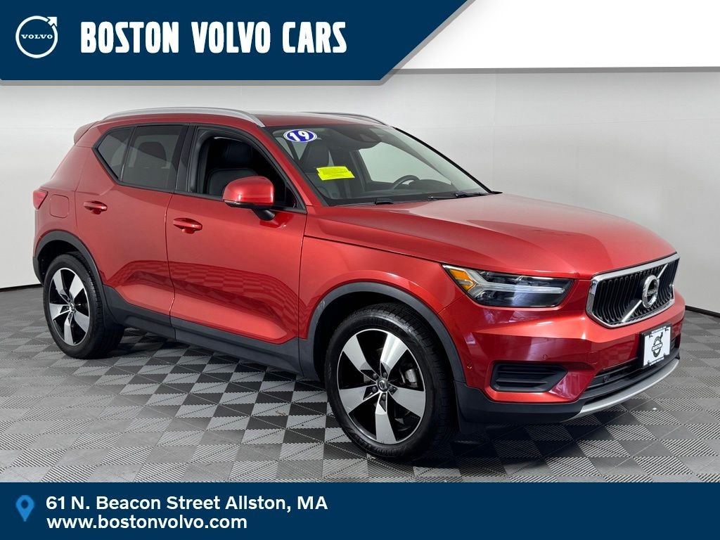 Used 2019 Volvo XC40 Momentum SUV