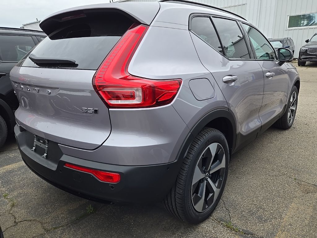 2026 Volvo XC40 Plus - Photo 6