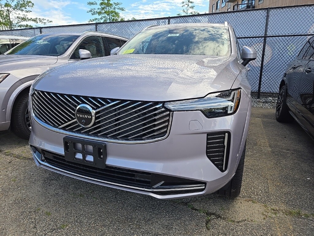 2026 Volvo XC90 B5 Plus photo 3
