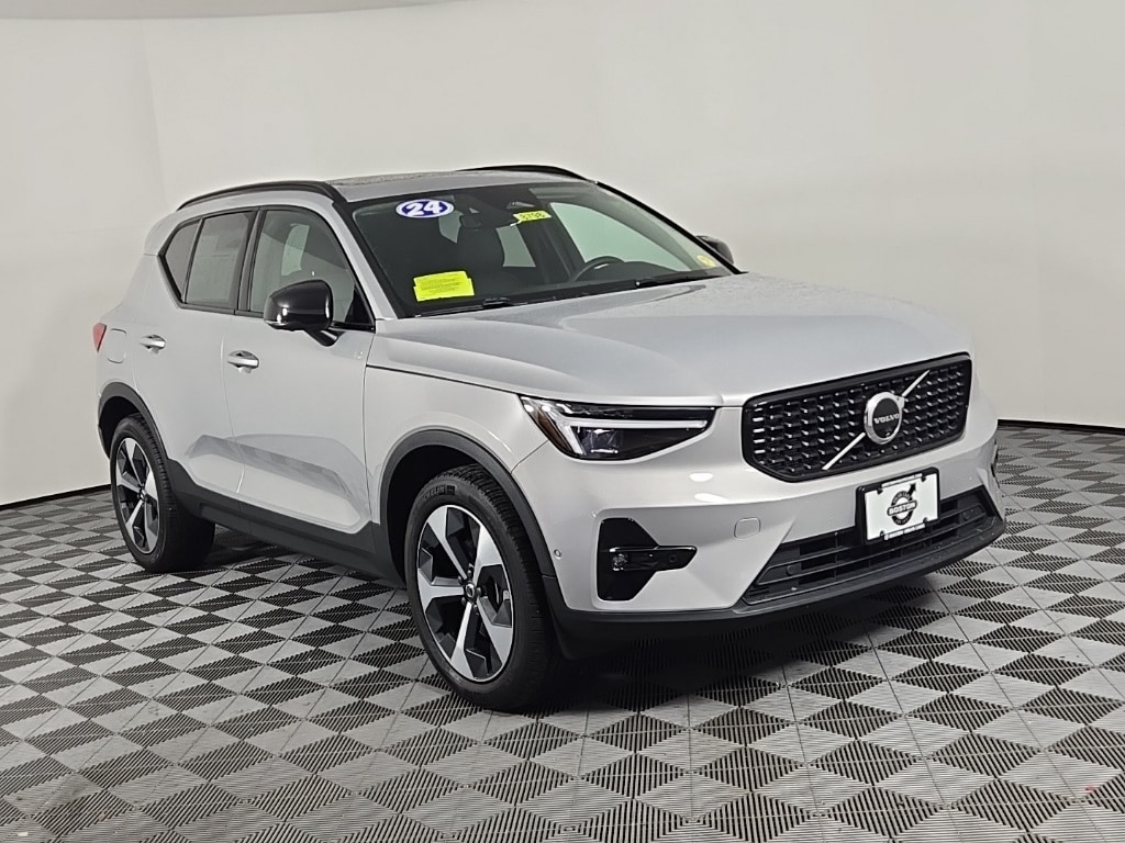 Certified 2024 Volvo XC40 B5 Plus Dark Theme SUV
