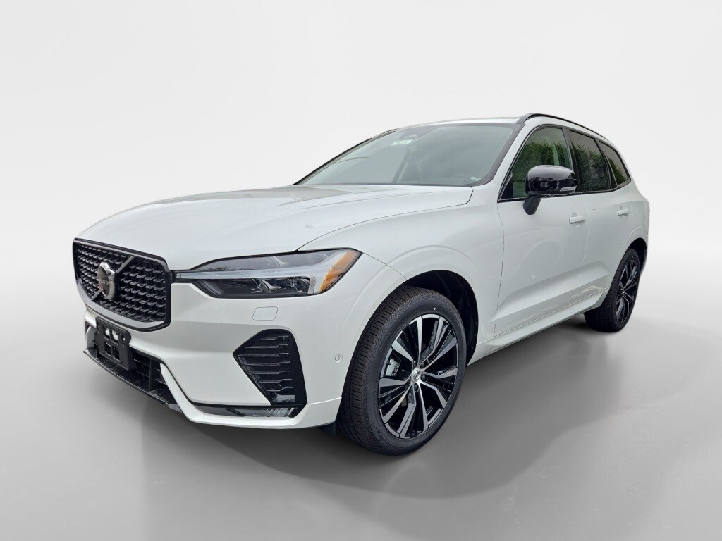 2025 Volvo XC60 B5 Plus photo 3