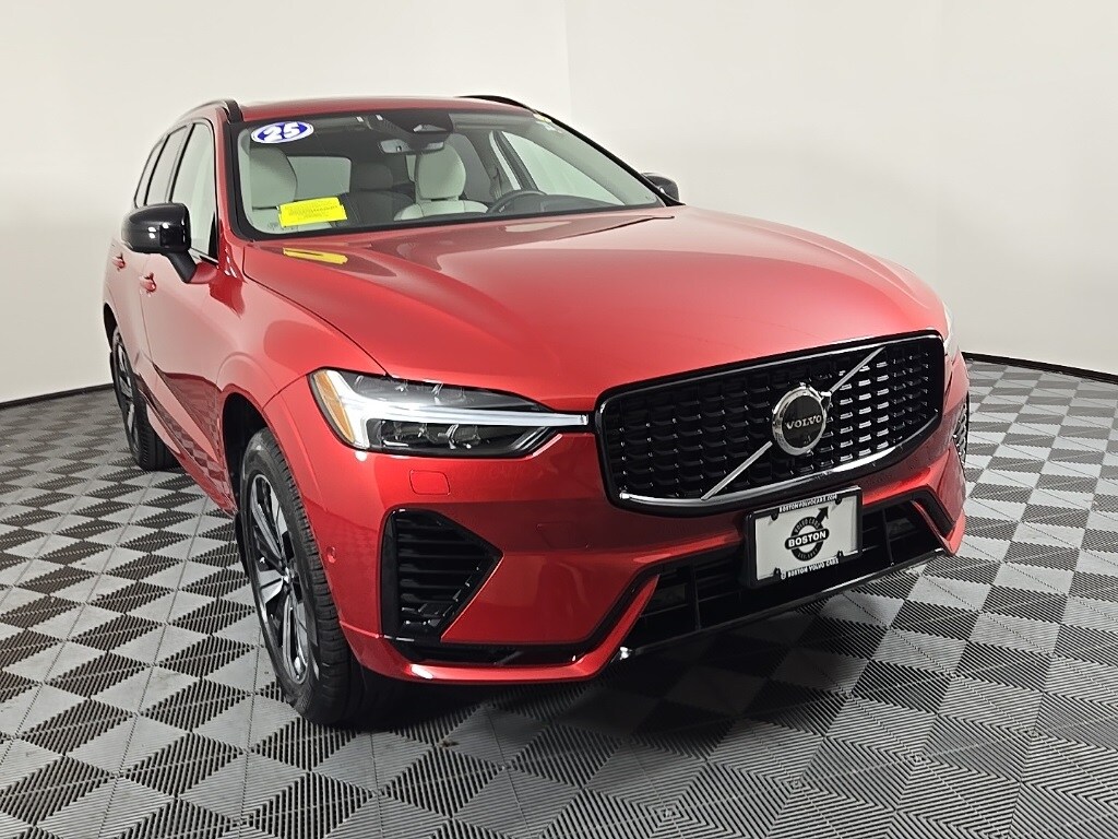 2025 Volvo XC60 Hybrid T8 Plus photo 2