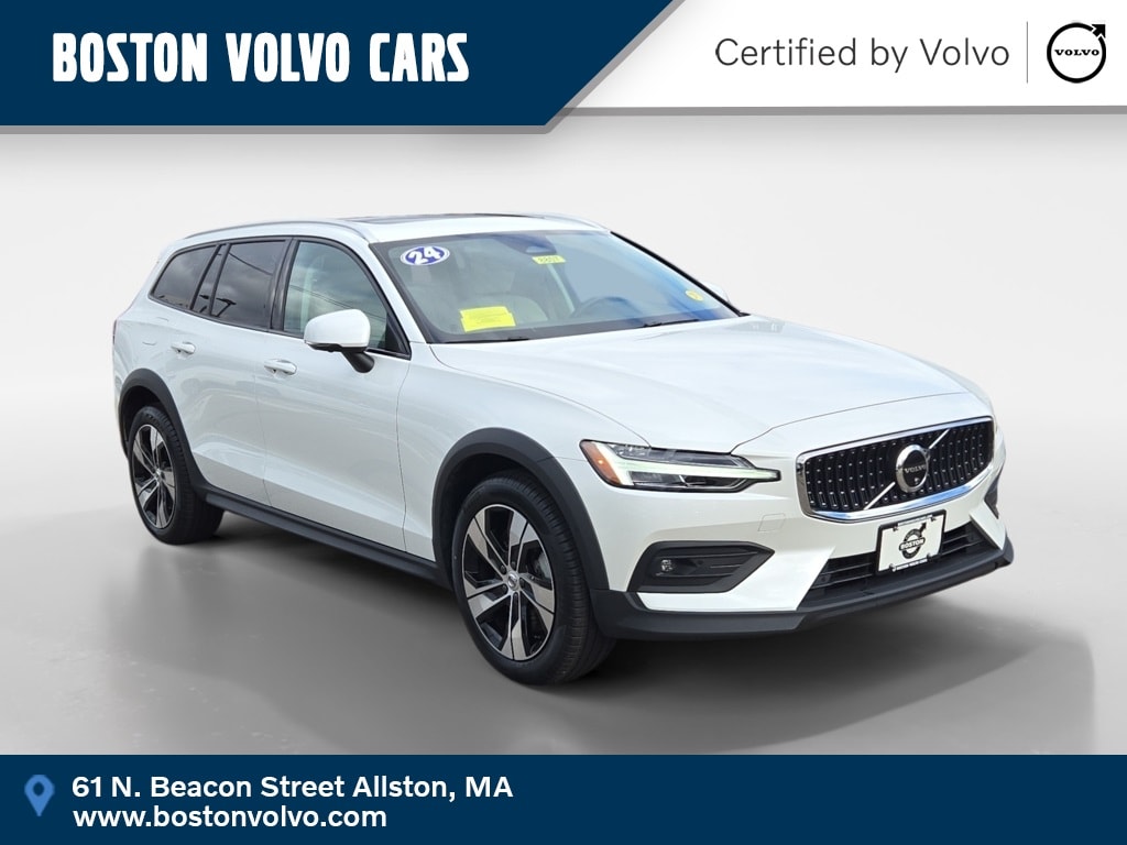 2024 Volvo V60 Cross Country Plus's photo