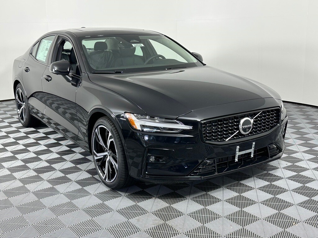 2024 Volvo S60 B5 Plus photo 3