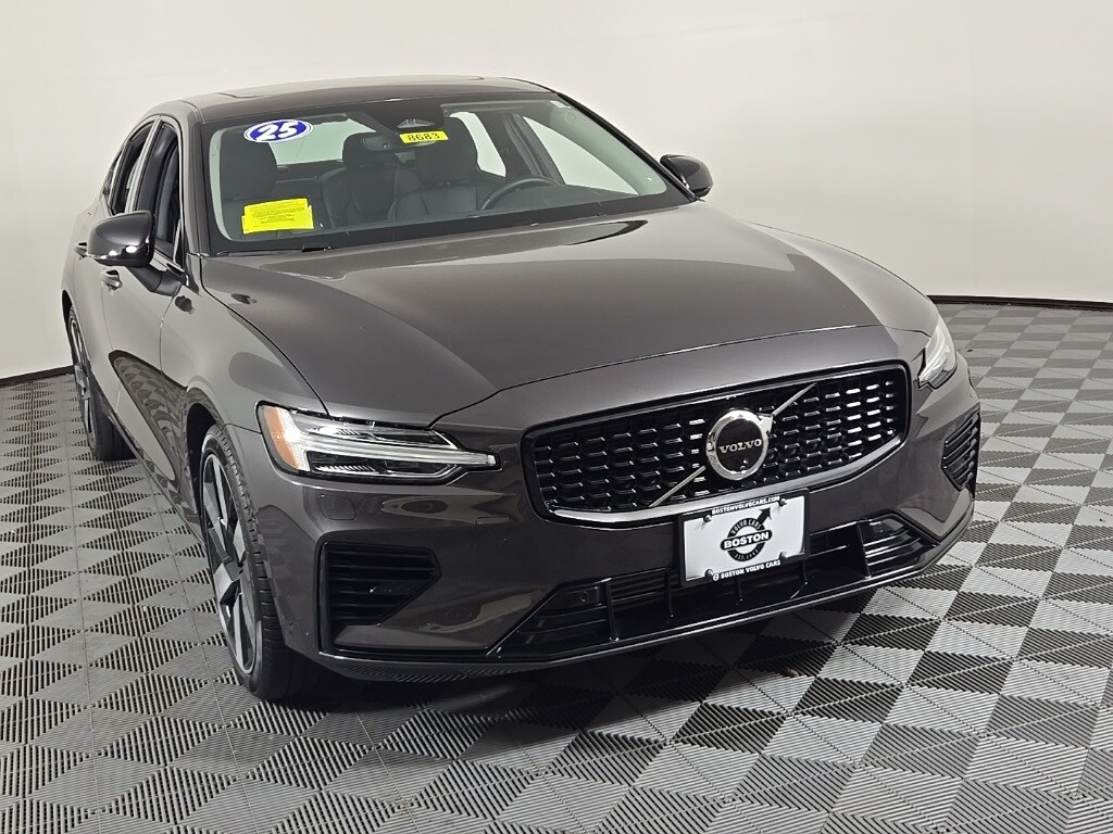 2025 Volvo S60 T8 AWD Plus photo 2