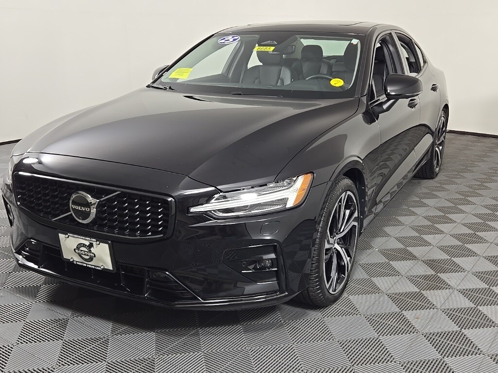 2025 Volvo S60 B5 AWD Plus photo 4