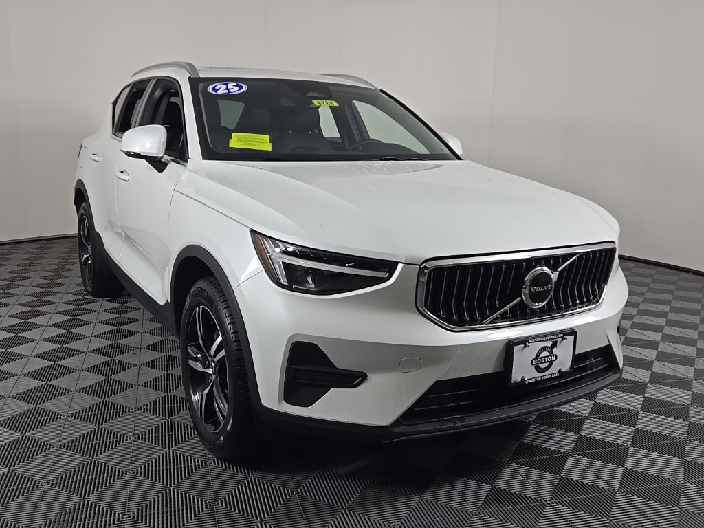 Certified 2025 Volvo XC40 B5 Core SUV