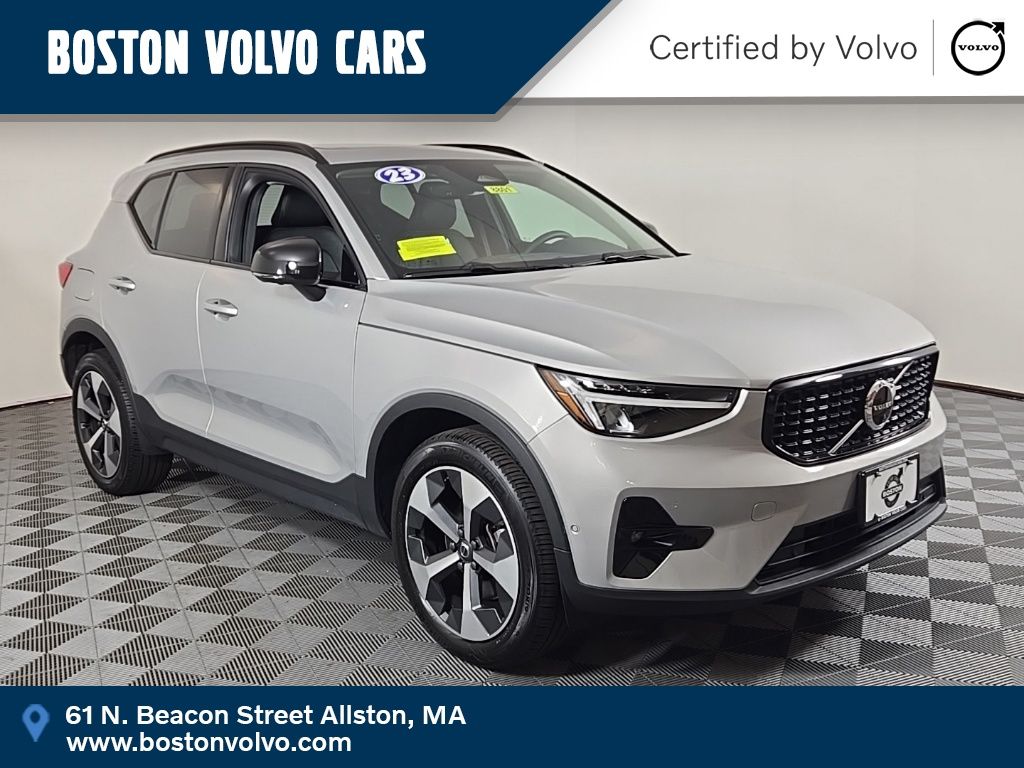 2023 Volvo XC40 SUV 