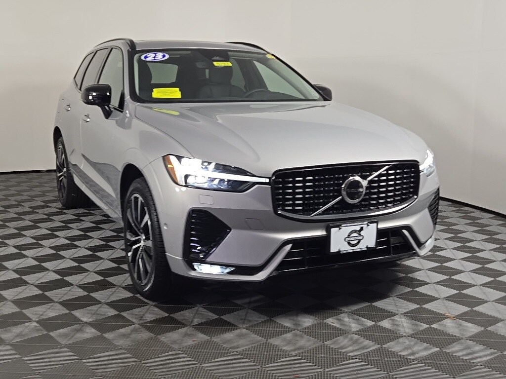 2023 Volvo XC60 B5 Plus photo 2