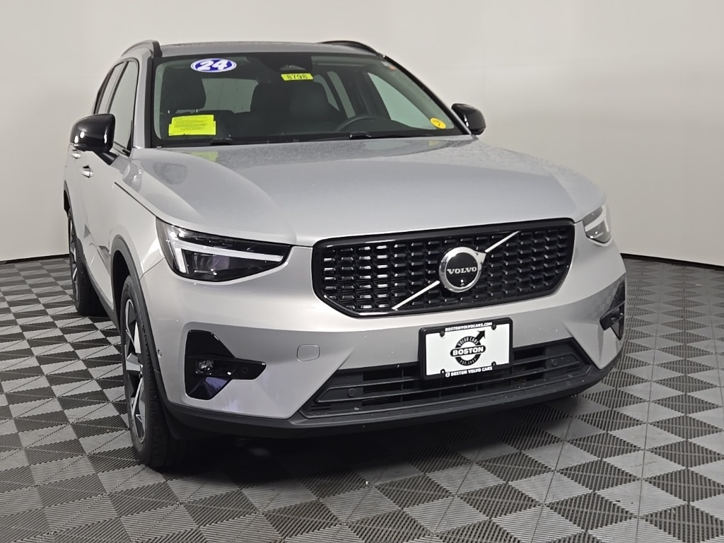 Certified 2024 Volvo XC40 B5 Plus Dark Theme SUV