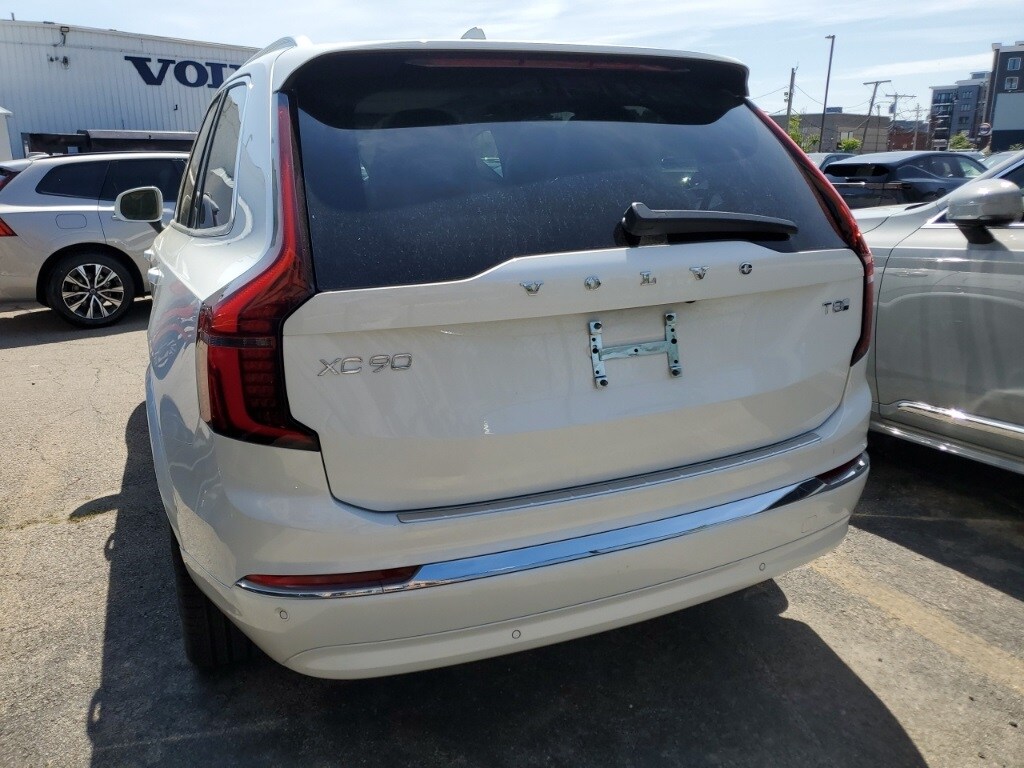 2025 Volvo XC90 T8 photo 2
