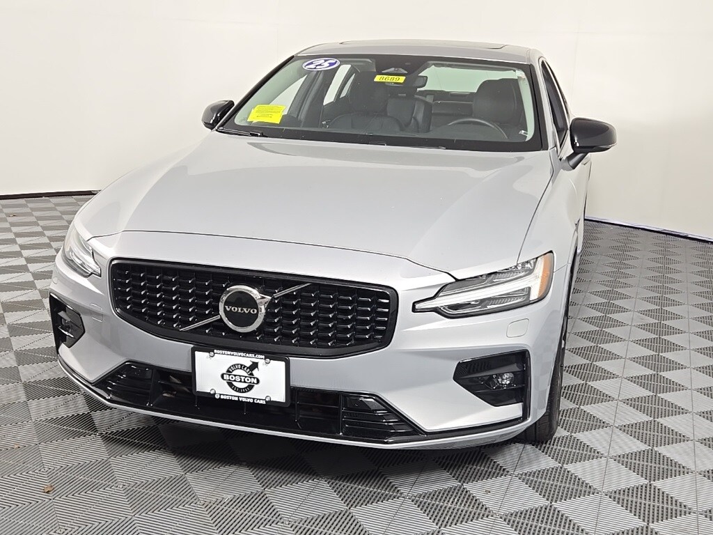 2025 Volvo S60 B5 AWD Core photo 2