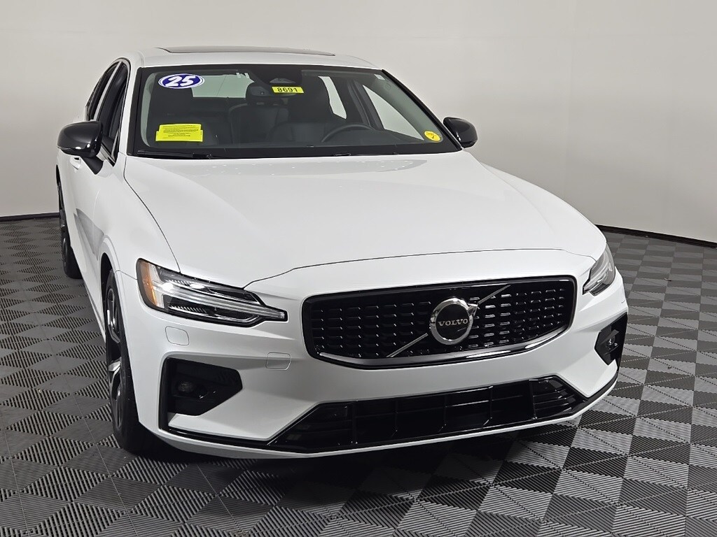 2025 Volvo S60 B5 Core photo 2