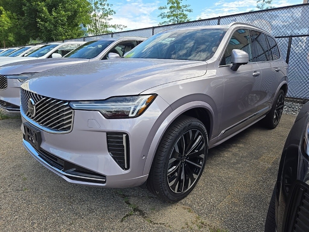 2026 Volvo XC90 B5 Plus photo 2