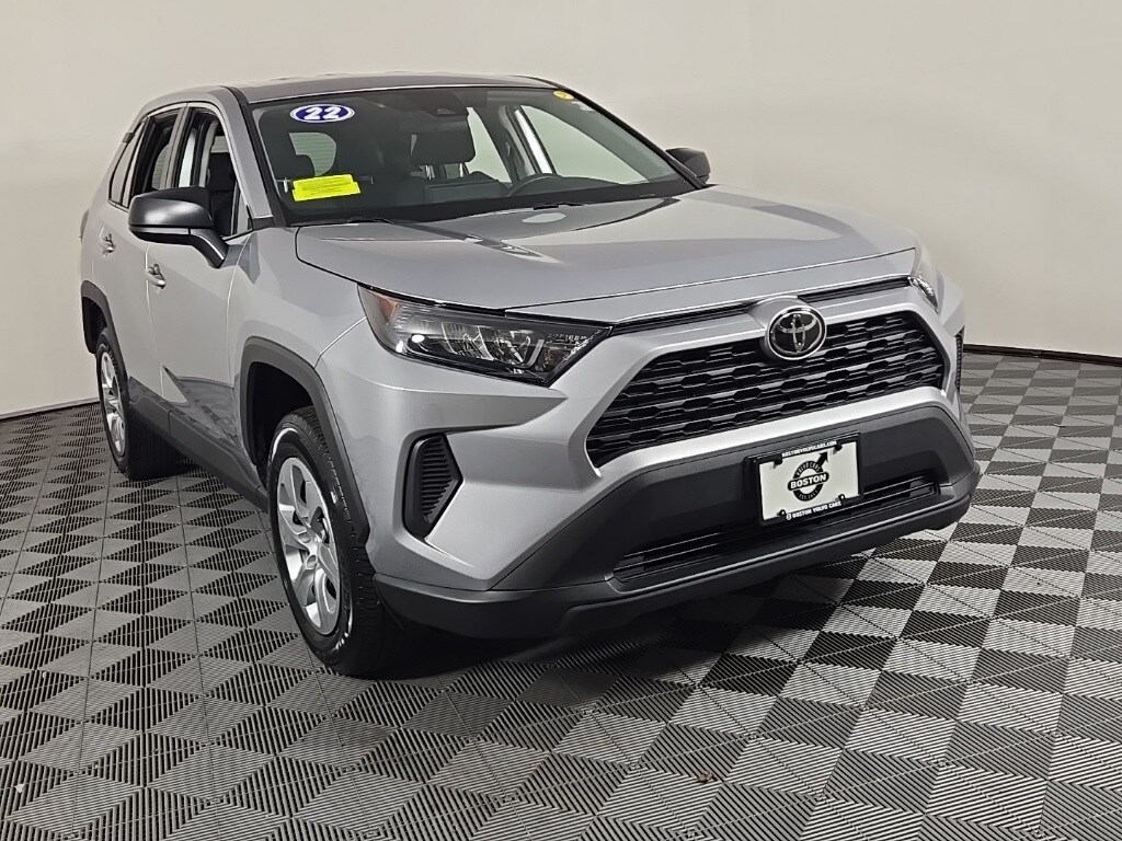 2022 Toyota RAV4 LE photo 2