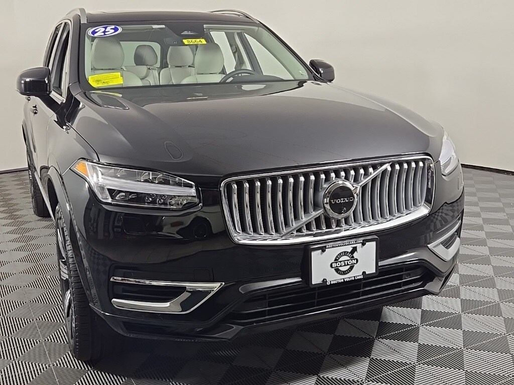 2025 Volvo XC90 T8 Plus photo 2