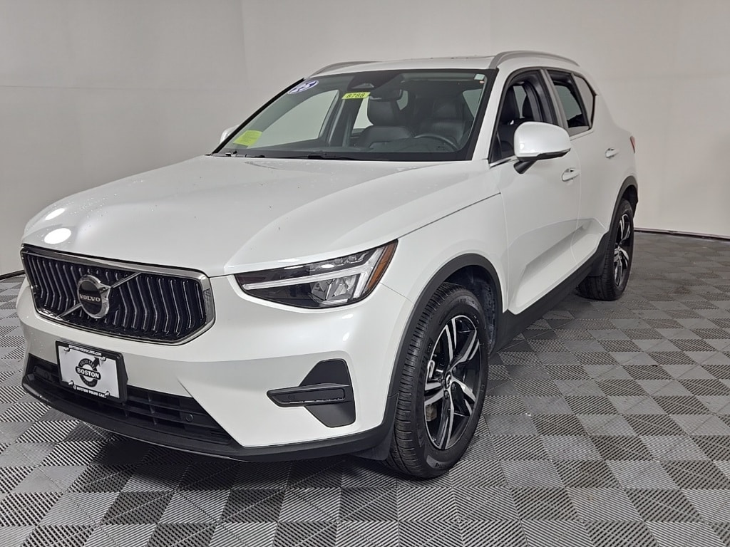 Certified 2025 Volvo XC40 B5 Core SUV
