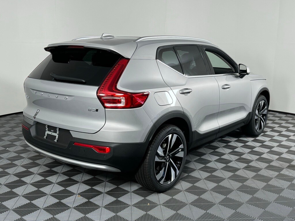 2025 Volvo XC40 Plus photo 4
