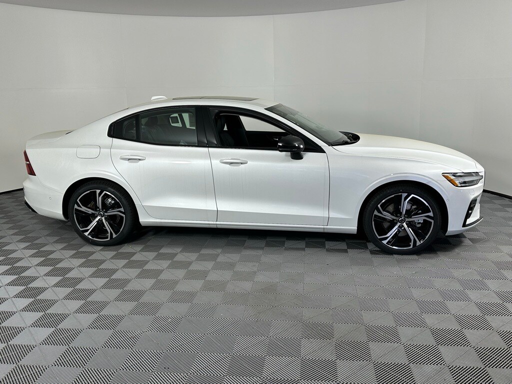 2024 Volvo S60 B5 Core photo 3