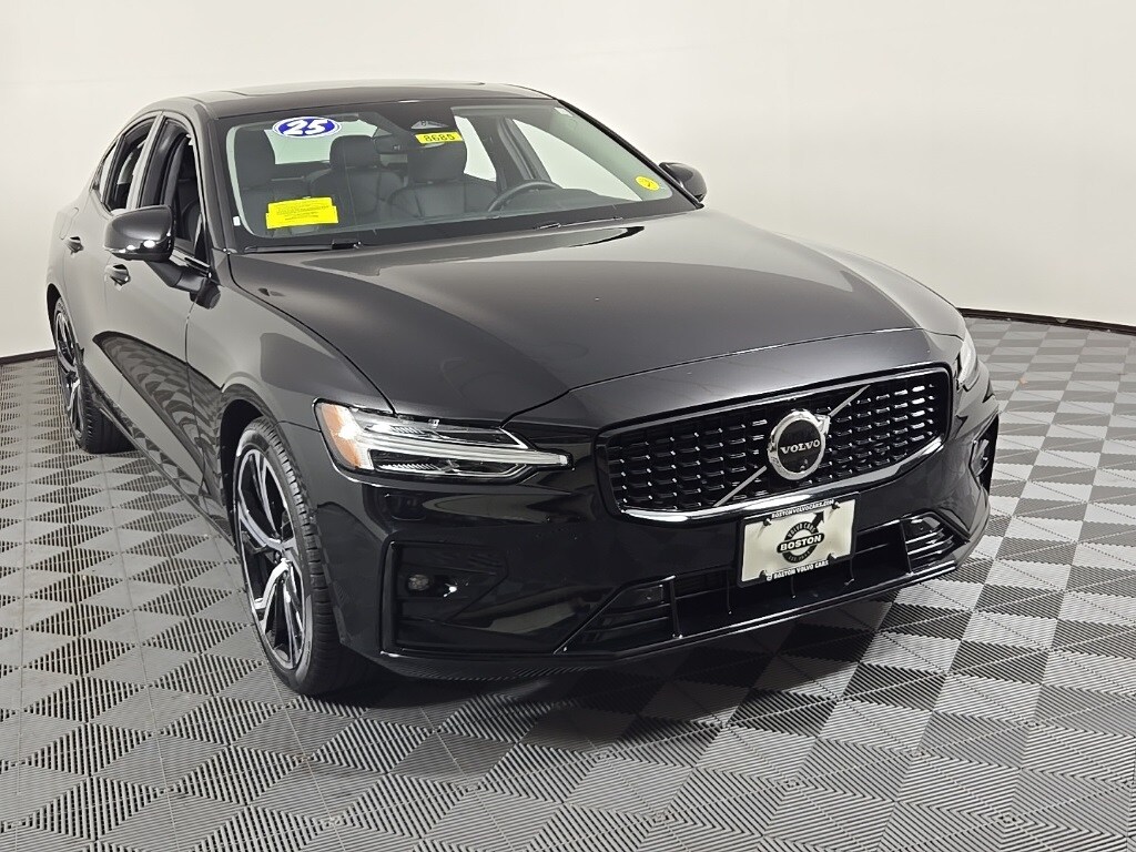 2025 Volvo S60 B5 AWD Plus photo 2