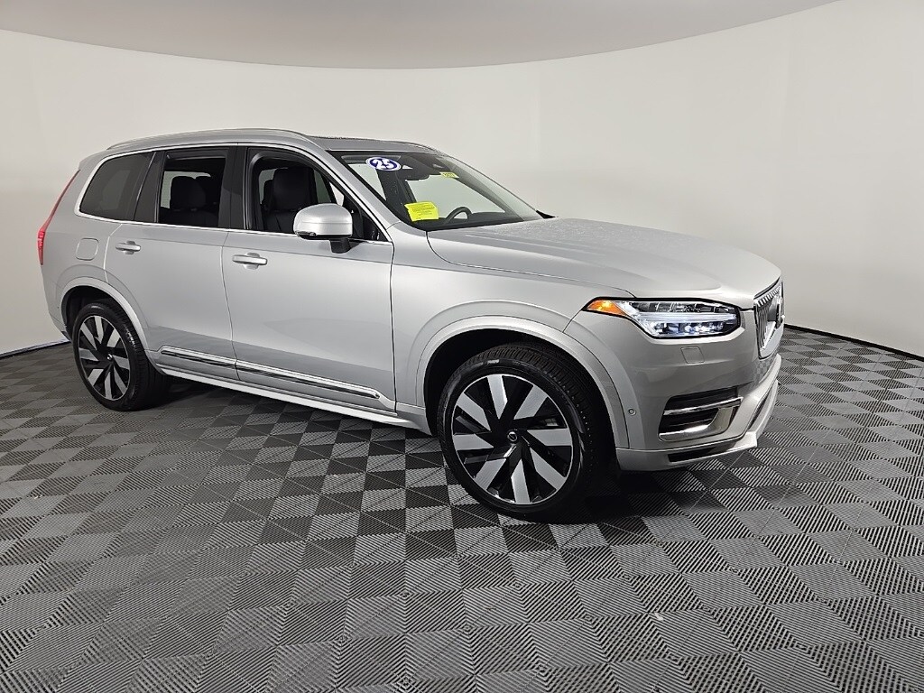2025 Volvo XC90 T8 Plus photo 4