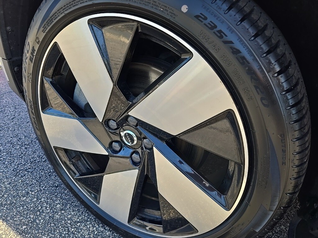 2023 Volvo XC40 Recharge Ultimate photo 3