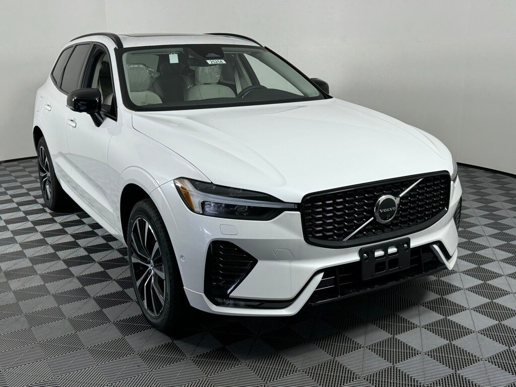 2025 Volvo XC60 B5 Plus photo 2