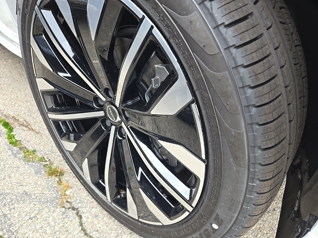 New 2026 Volvo XC90 B6 Plus 7-Seater SUV