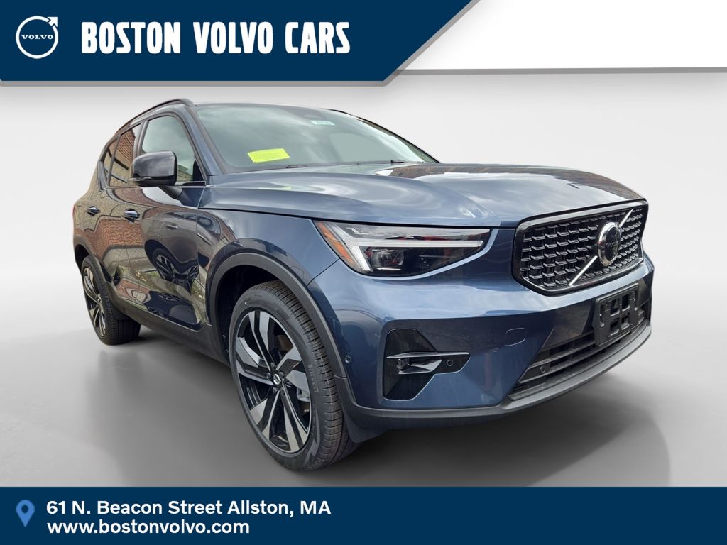 2026 Volvo XC40 B5 Plus Dark AWD's photo