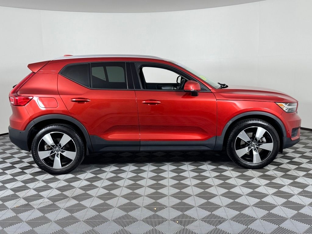 Used 2019 Volvo XC40 Momentum SUV