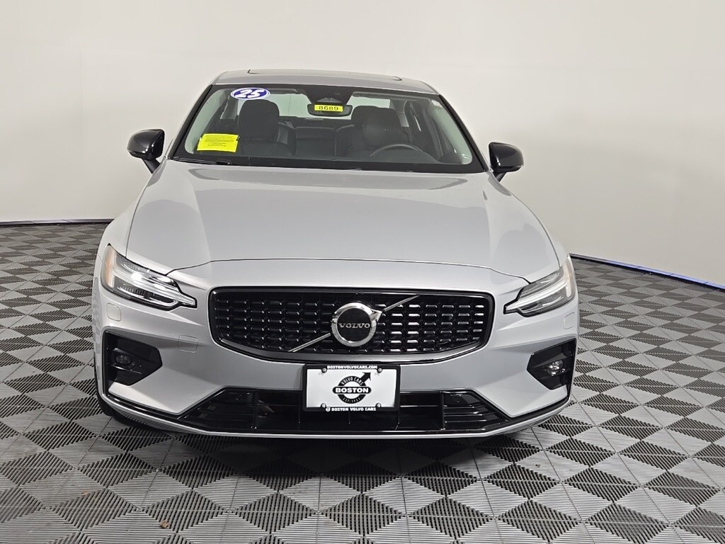 2025 Volvo S60 B5 AWD Core photo 3