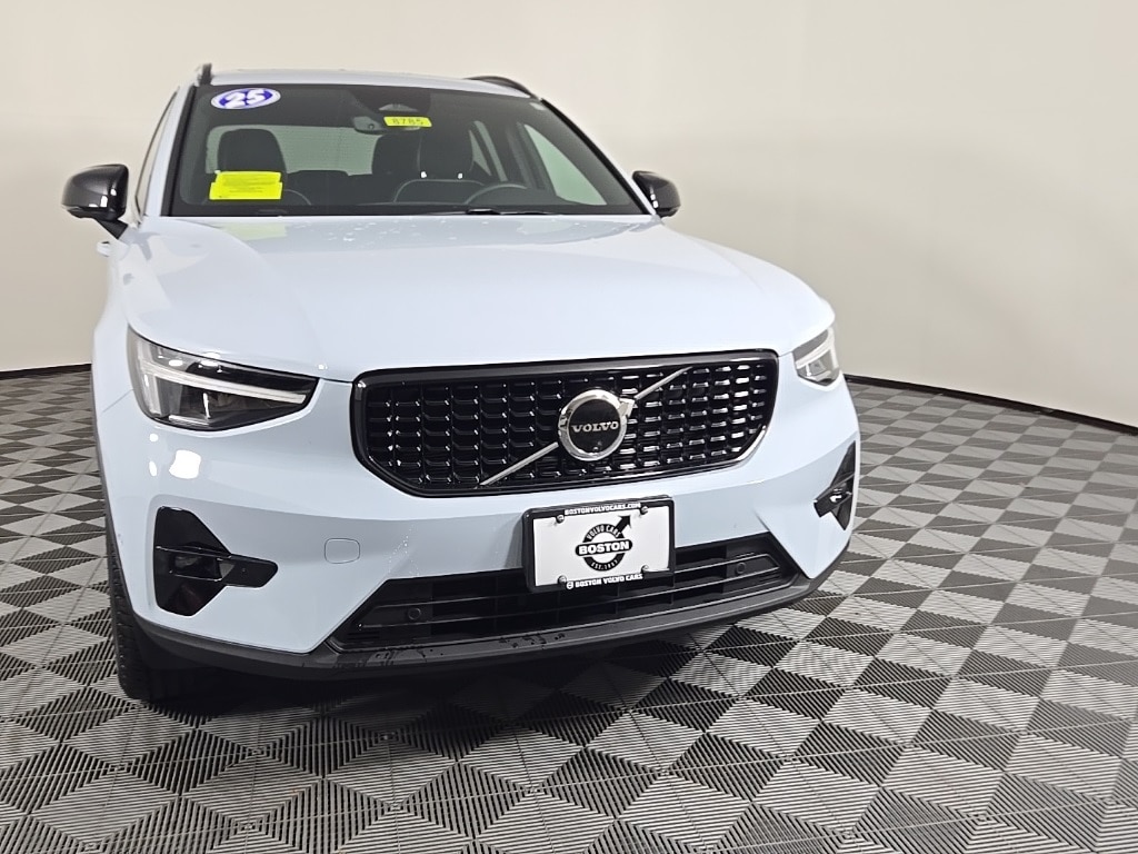 Certified 2025 Volvo XC40 B5 Plus Dark Theme SUV