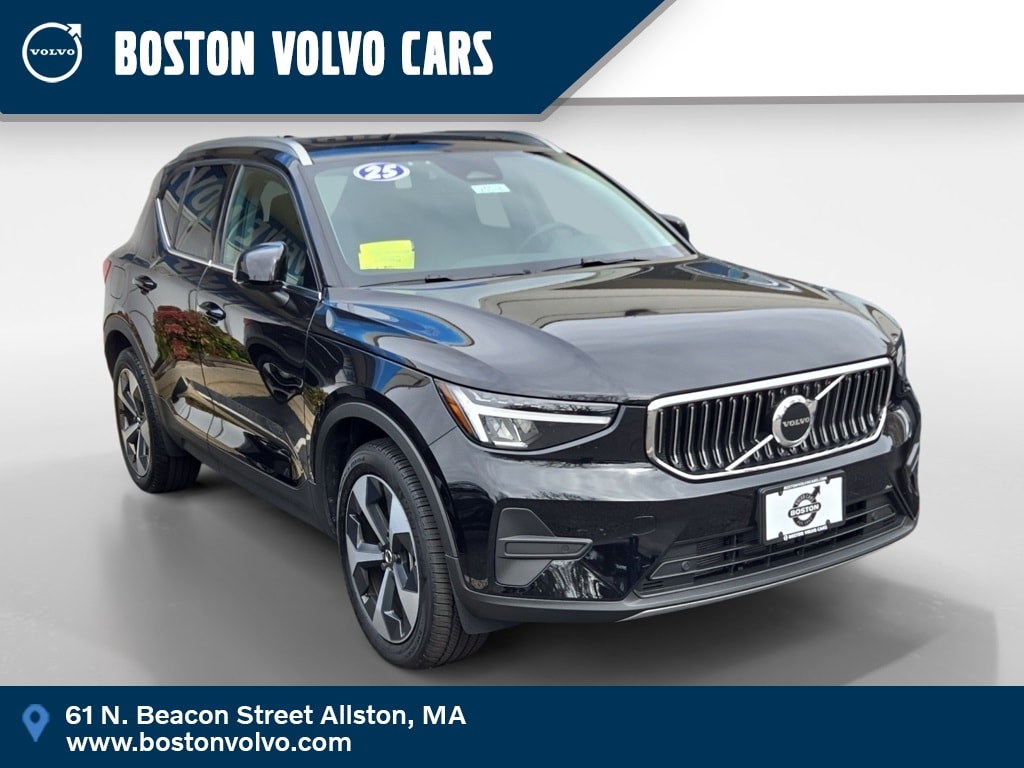 2025 Volvo XC40 Core
